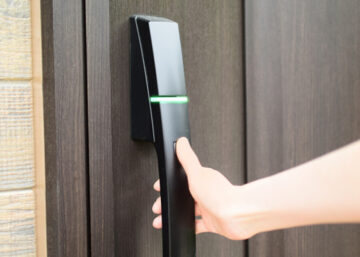 スマートロックの玄関ドア