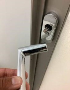 ねじ山がつぶれた浴室レバー