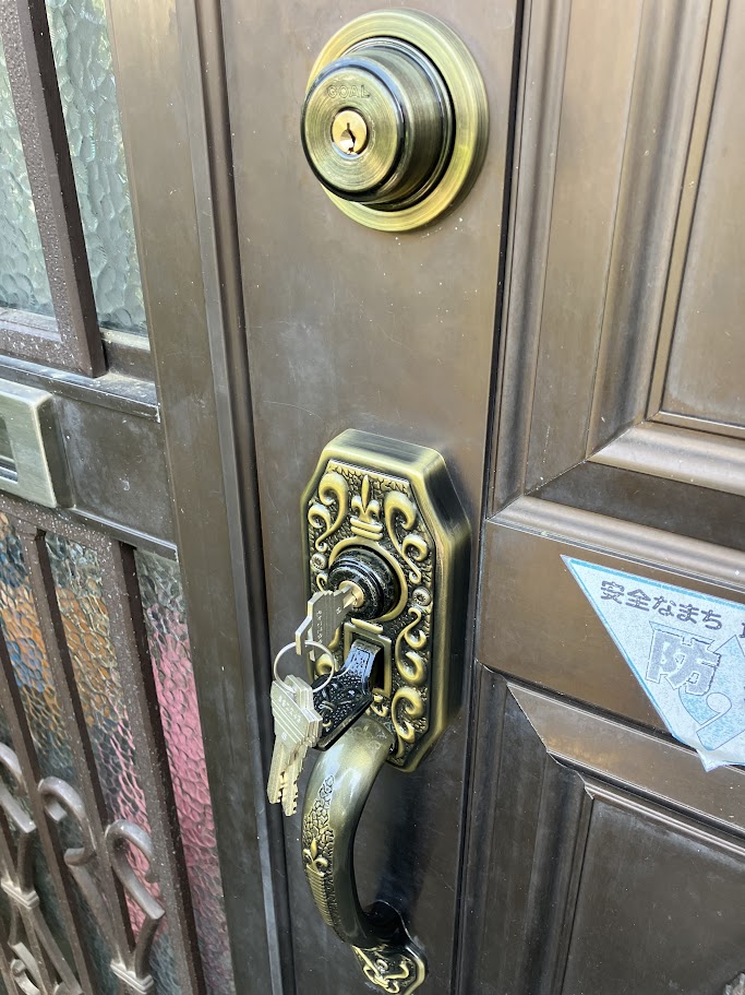 横浜市の鍵交換事例｜サムラッチ錠が固い原因と対処法の画像