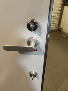 玄関ドアの鍵解錠