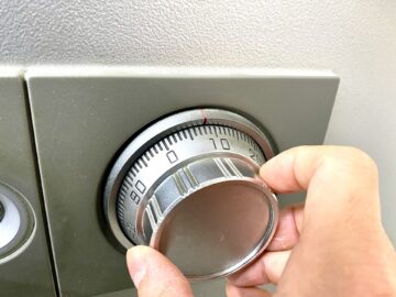 ダイヤル式の金庫